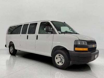 2025 Chevrolet Express Passenger 1LS