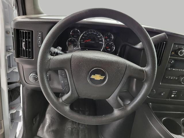 2025 Chevrolet Express Passenger 1LS