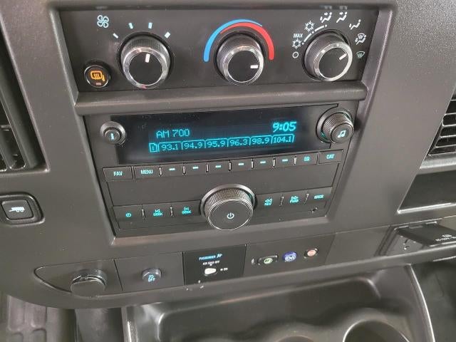 2025 Chevrolet Express Passenger 1LS