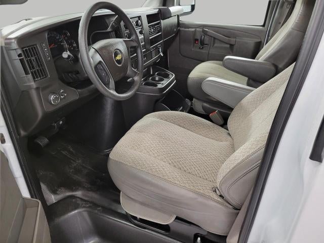 2025 Chevrolet Express Passenger 1LS