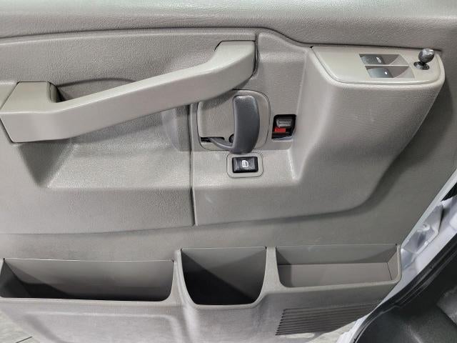 2025 Chevrolet Express Passenger 1LS