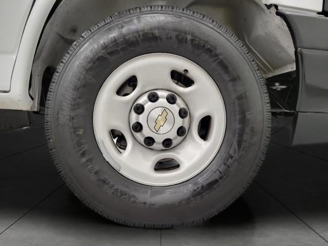 2025 Chevrolet Express Passenger 1LS