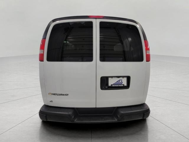 2025 Chevrolet Express Passenger 1LS