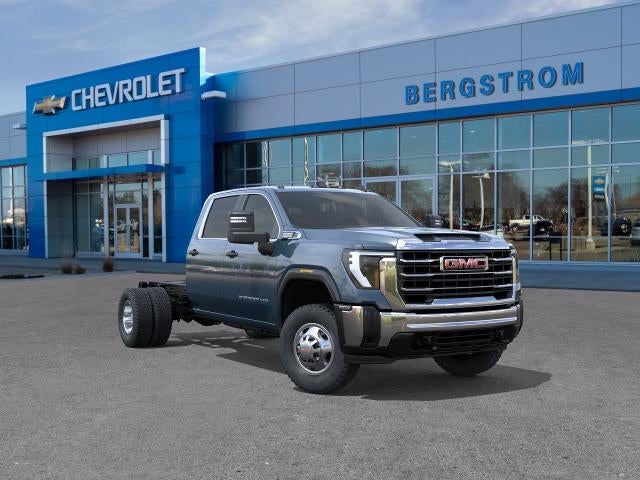 2026 GMC Sierra 4WD Crew Cab Chassis Pro's photo