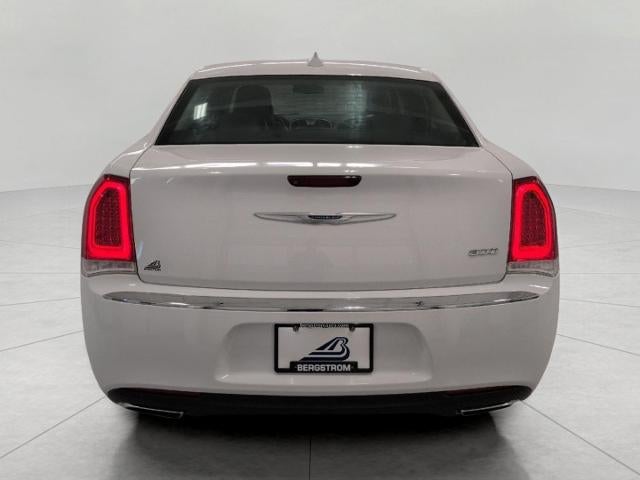 2019 Chrysler 300 Touring L